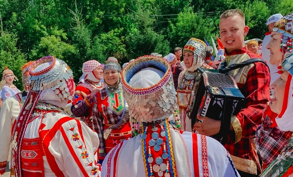Чувашский ансамбль «Парне» взял Гран-при фестиваля «Традиции» в Омске Фото: vk.ru/club227652807